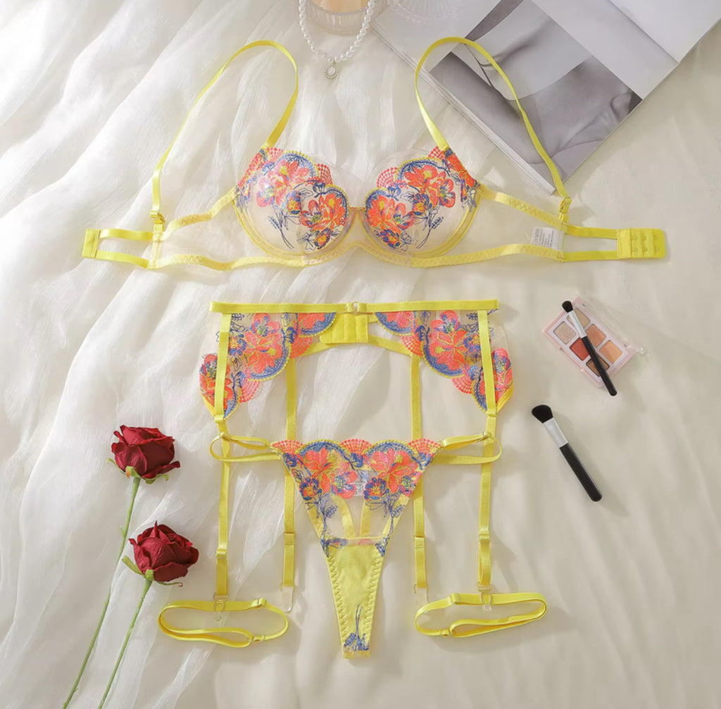 Fluer de Feu 3-piece Lingerie set
